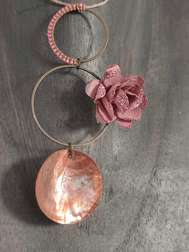 Collier nacre tissage main en perles de verre miyuki rose et fleur en papier monté sur fil de lin avec chaîne d'extension 