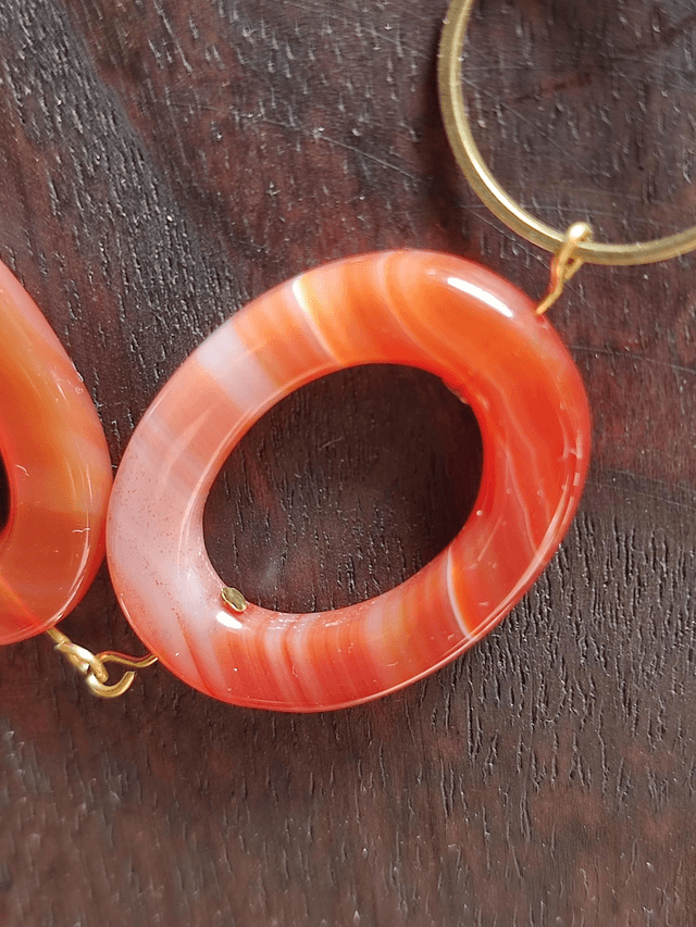 Collier en agate orange aux jolis reflets ( pierres naturelles) monté sur fil de lin réglable avec chaîne d'extension, pièce unique 