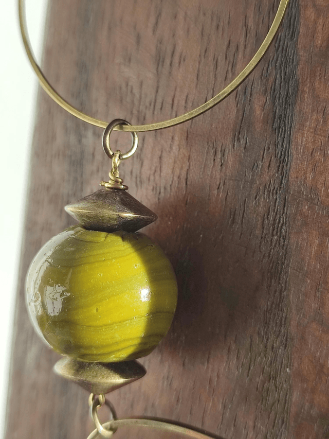Sautoir fleur en agate ( pierres naturelles) verre trempé et verre de Murano monté sur fil de lin réglable, pièce unique 