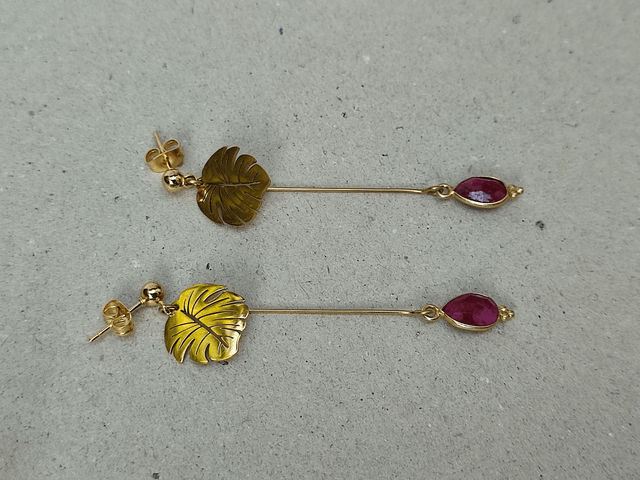 Boucles d'oreilles longues feuilles et agate rose (pierres naturelles)acier inoxydable doré -sans nickel, pièce unique 