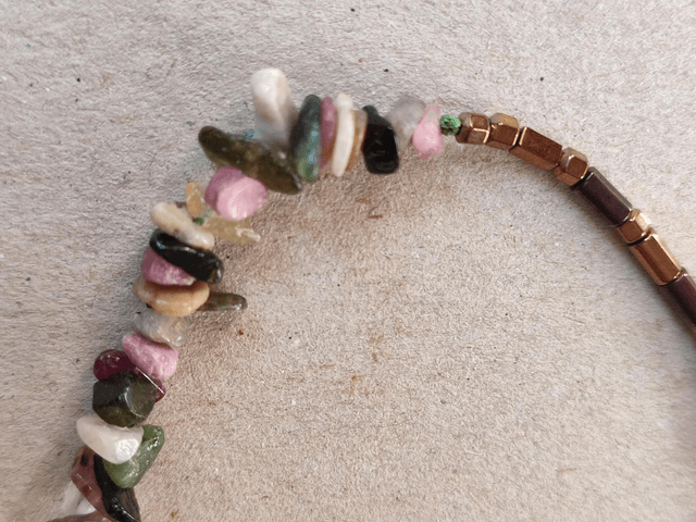 Z-Bracelet tourmaline ( pierres naturelles) et hématite doré réglable, sur fil de jade