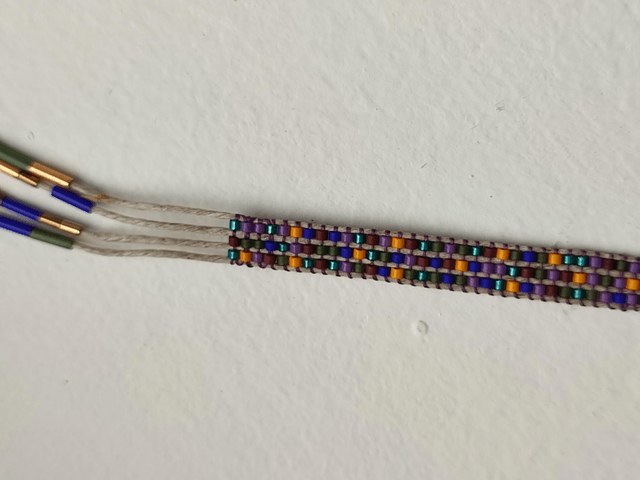 Collier tissé main en perles de verre miyuki tons de vert, bleu,or, violet, orange, réglable 