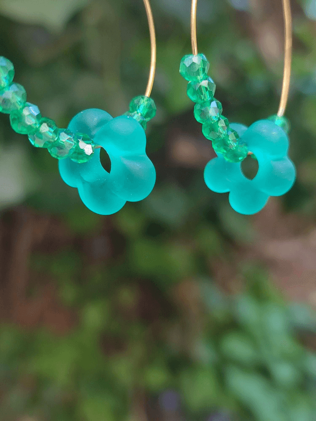 Z-Créoles fleurs en verre mat et perles bleues paon, acier inoxydable doré -sans nickel pièce unique 