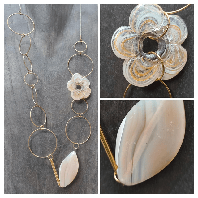 Sautoir fleur en verre de Murano et agate abricot ( pierres naturelles) monté sur fil de lin réglable - pièce unique -