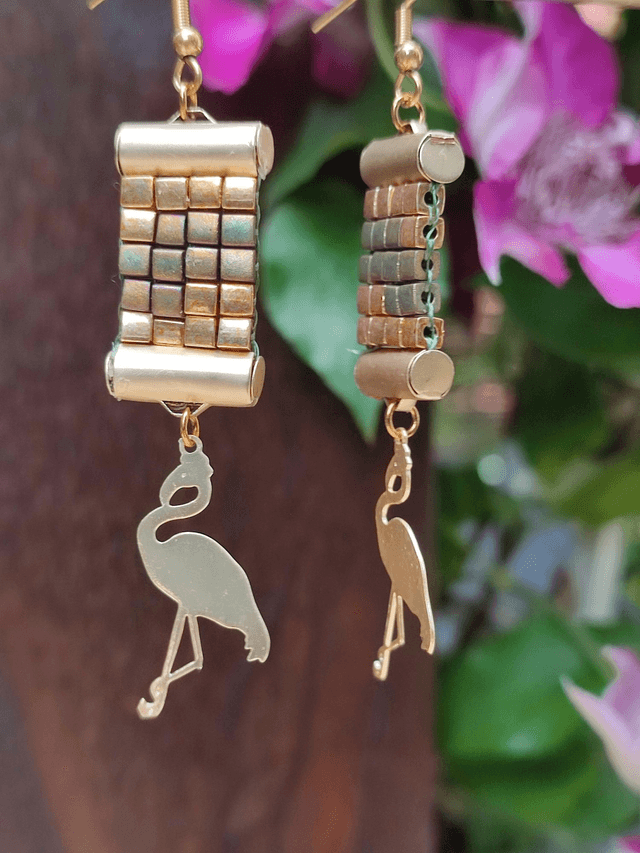 Boucles d'oreilles" flamant doré"tissées main nuances de mordoré/ bleu -sans nickel - pièce unique 