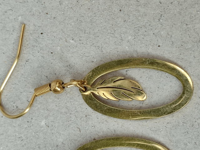 Boucles d'oreilles feuilles et ovales en acier inoxydable doré -sans nickel, pièce unique 