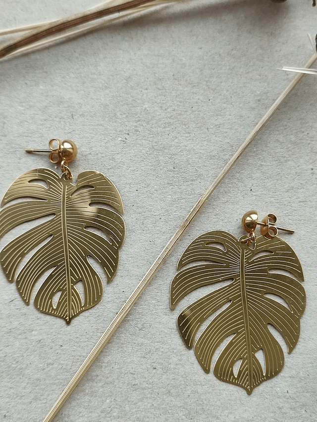 Boucles " philodendron" en acier inoxydable doré -sans nickel, pièce unique 