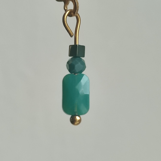 Dormeuses en verre et hématite turquoise, acier inoxydable doré -sans nickel, pièce unique 
