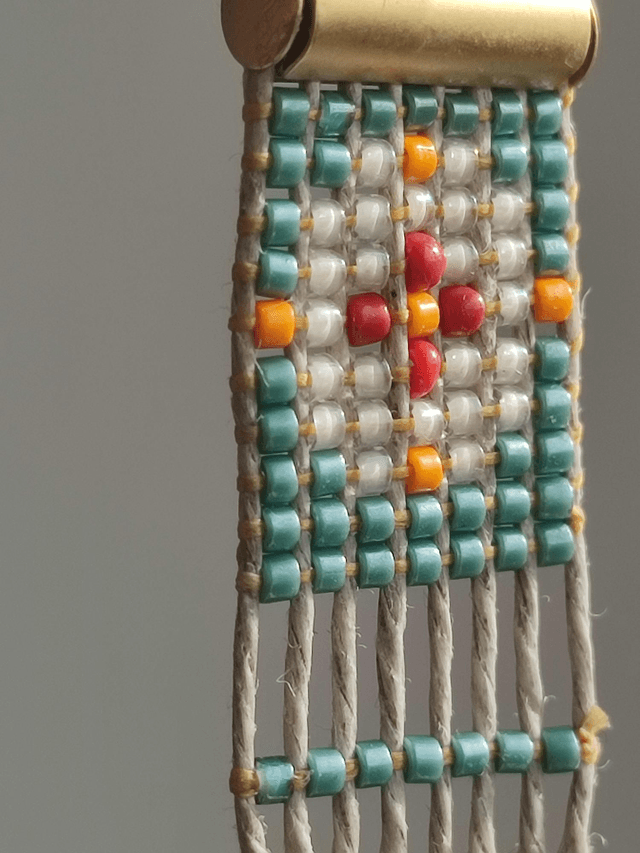 Boucles d'oreilles tissées à la main sur fil de lin avec perles miyuki -sans nickel -bleu, blanc, orange & sienne 