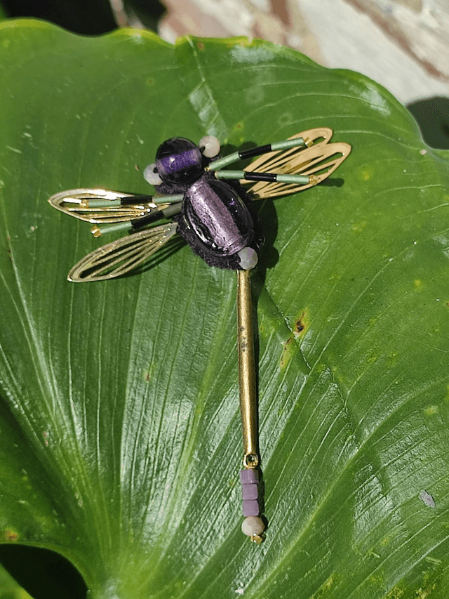 Z-Broche libellule, perles en verre violine, pièce unique 