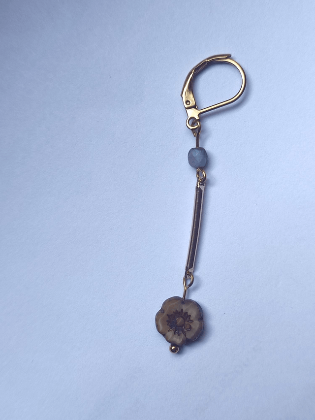 Z-Dormeuses fleurs en verre beige et violine en acier inoxydable doré -sans nickel,pièce unique 