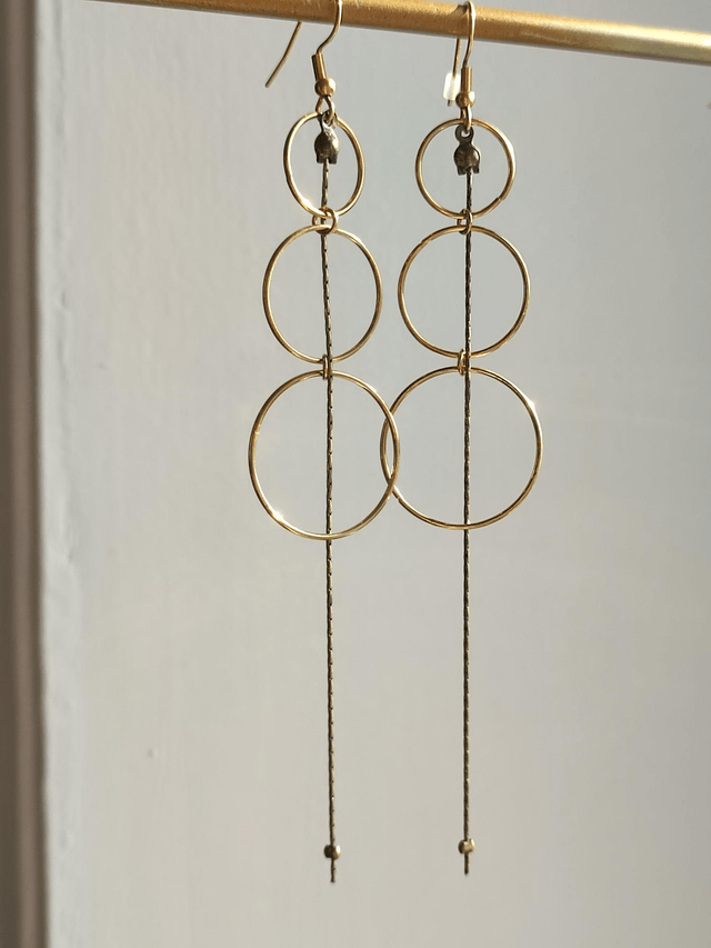 Z- Boucles d'oreilles longues cercles en acier inoxydable doré et chaîne en bronze. Fermoirs en acier inoxydable doré -sans nickel 