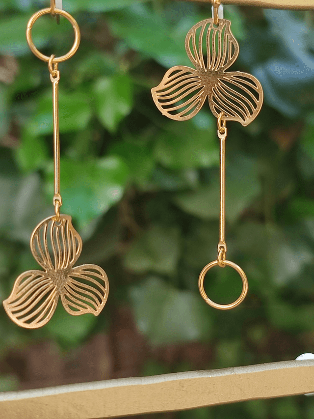 Z-Boucles d'oreilles fleurs et cercles asymétriques en acier inoxydable doré -sans nickel- pièce unique 