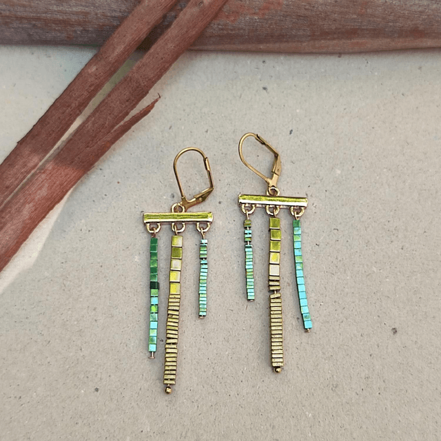 "Asymétrie" boucles en hématites bleu/vert/or pierre naturelle en acier inoxydable doré -sans nickel, pièce unique 