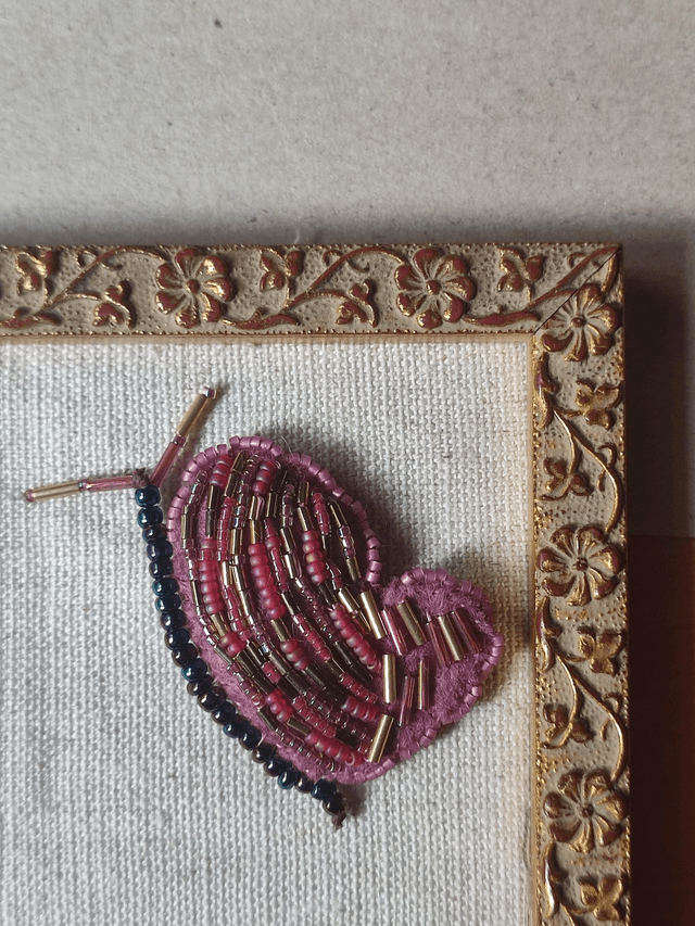 Broche " papillon 🦋" rose,or,noir tissée main en perles de verre miyuki, pièce unique 