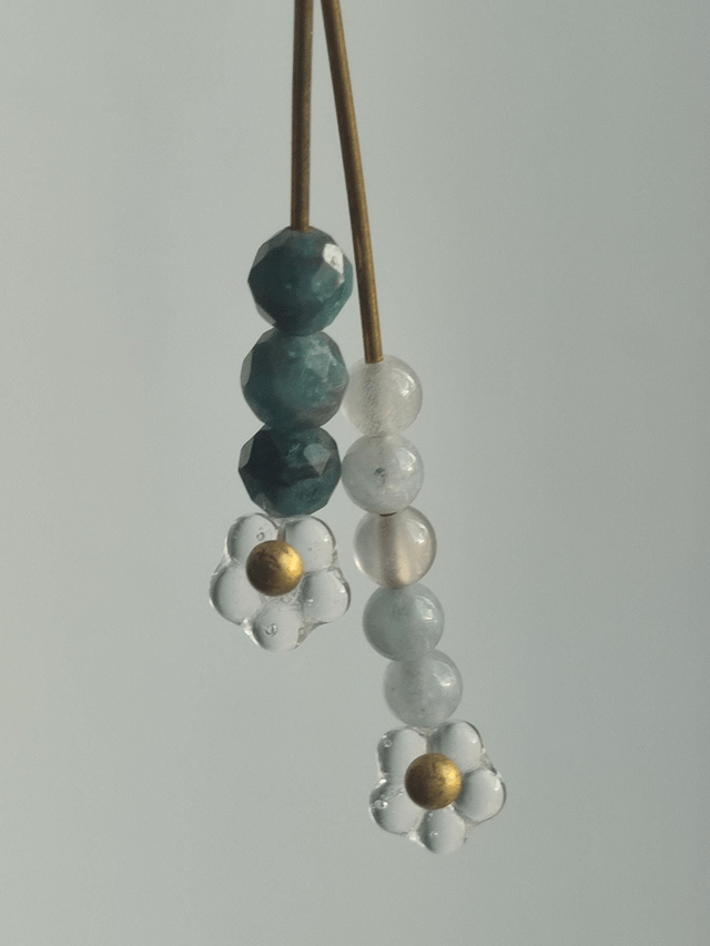 Z-Boucles d'oreilles fleurs en verre transparent, perles aiguë marine et apatite ( pierre naturelle) sans nickel 