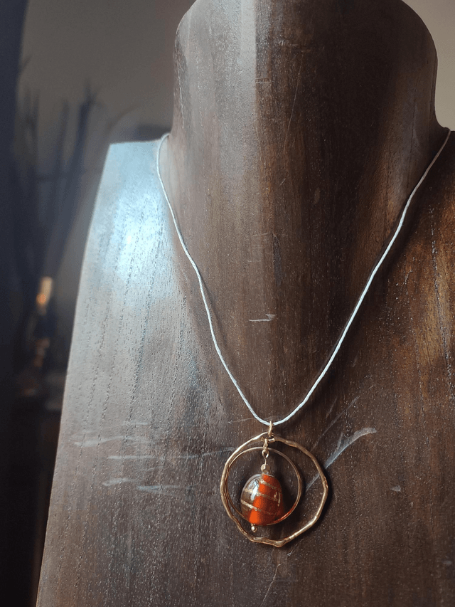 Z-Collier cercles et perle en verre striée d'or monté sur fil de lin avec chaîne d'extension dorée, pièce unique 