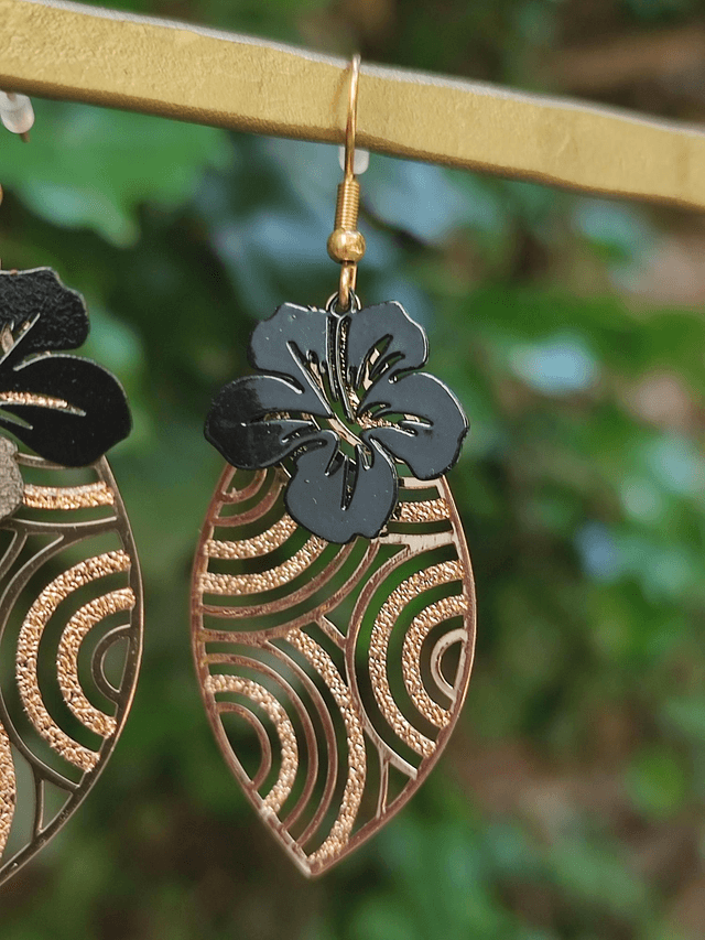 Z-Or et noir, filigrane et fleurs noires, acier inoxydable doré -sans nickel, pièce unique 