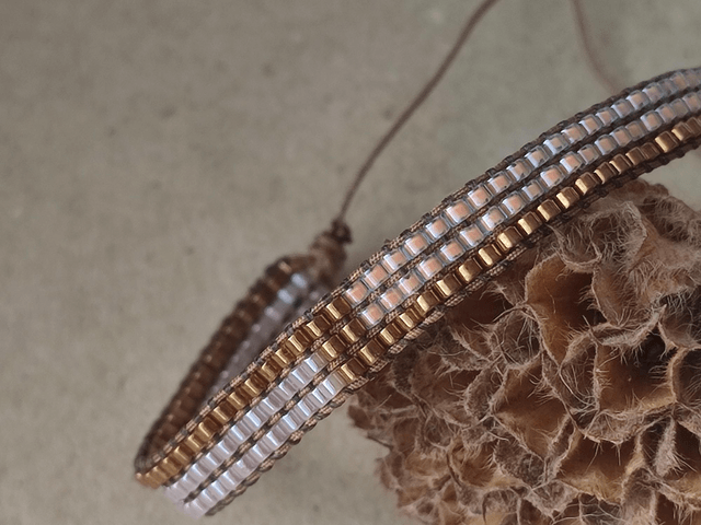 Bracelet tissé main en perles de verre miyuki rosé et cuivre, réglable sur fil de jade résistant en pièce unique 
