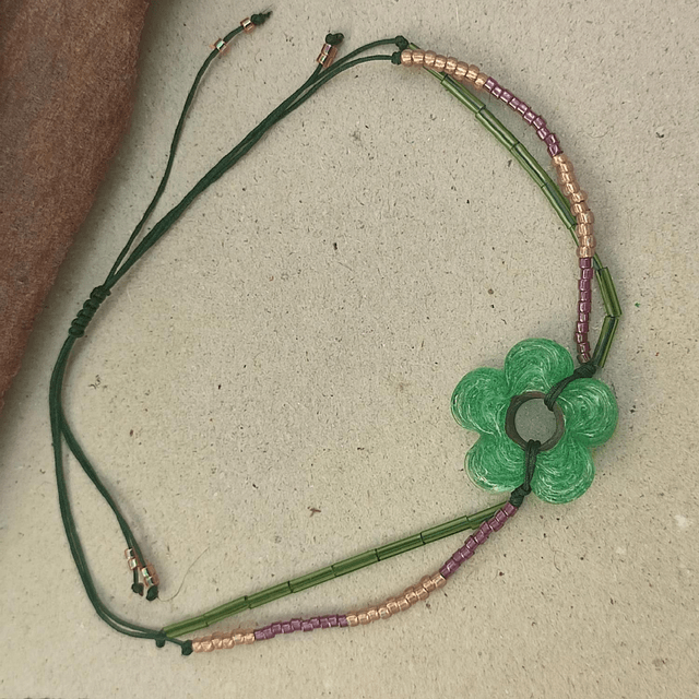 Bracelet fleur en verre de Murano et perles en verre rose,vert, résistant et réglable 