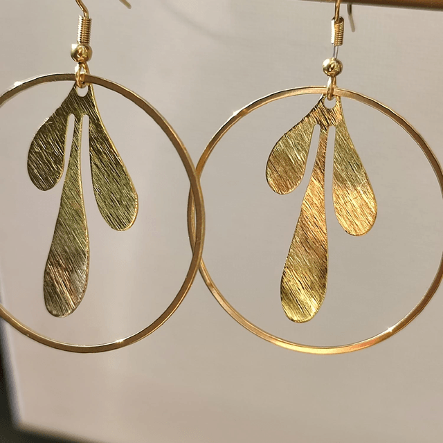 Boucles d'oreilles cercles & feuilles en acier inoxydable doré -sans nickel, pièce unique 