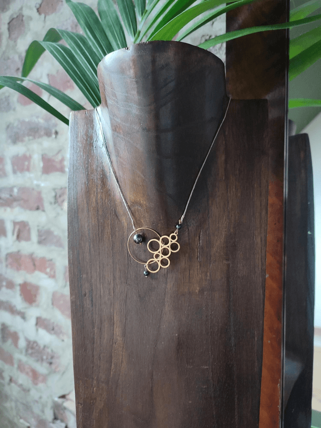 Z-Collier asymétrique perles en hématite, acier inoxydable doré monté sur fil de lin avec chaîne d'extension - pièce unique 