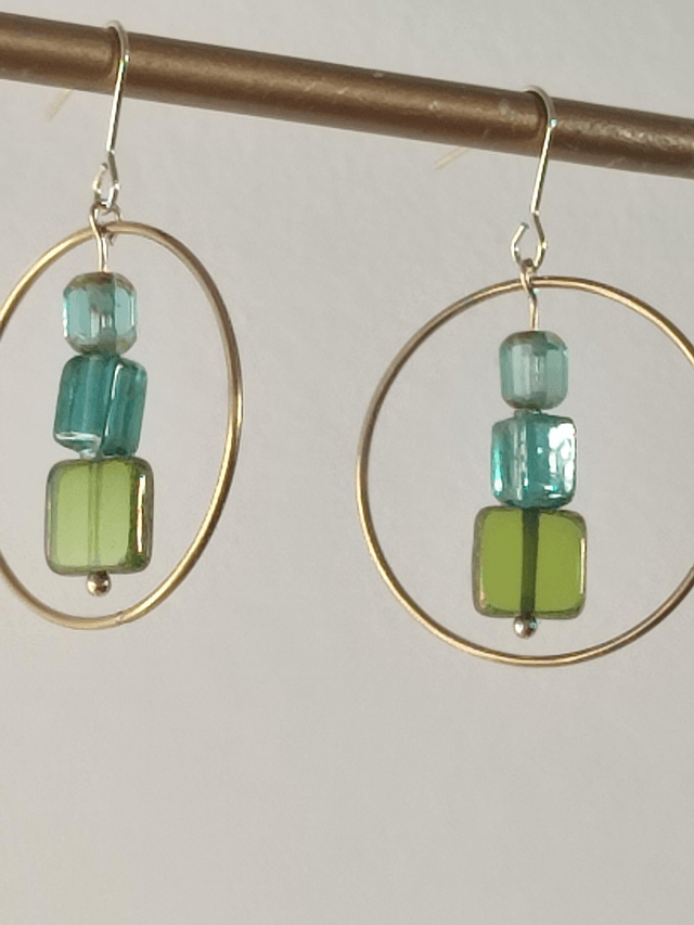 Z-Cercles dorés et 3 carrés de verre turquoise et vert,en acier inoxydable doré -sans nickel, pièce unique 