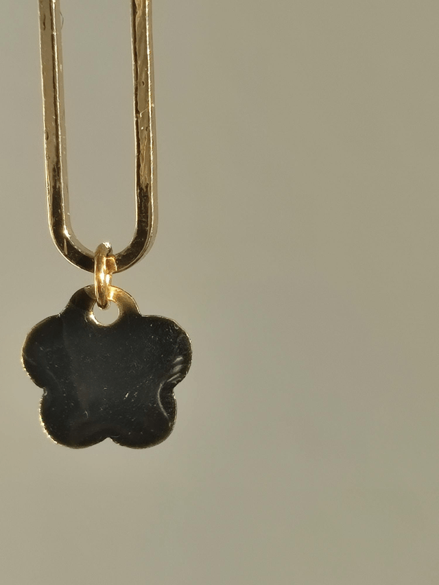 Boucles d'oreilles fleurs noires et ovale, acier inoxydable doré -sans nickel 