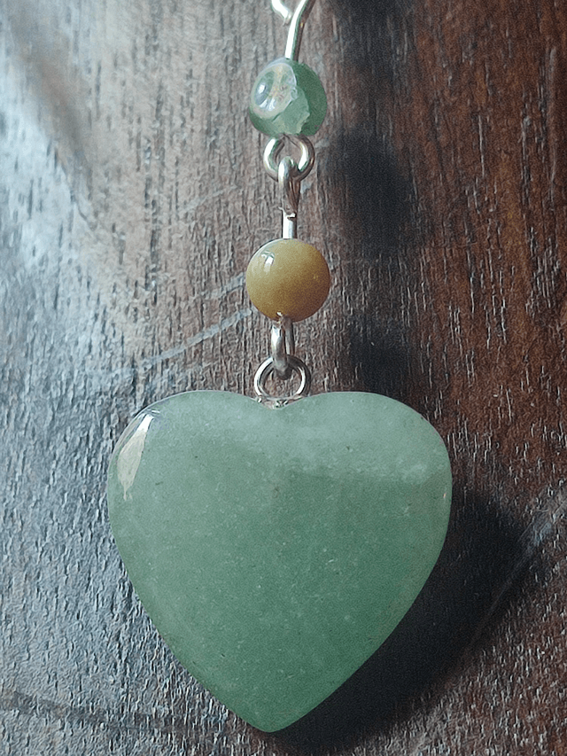 Collier pendentif coeur en aventurine verte ( pierre naturelle) monté sur fil de lin réglable avec chaîne d'extension en acier inoxydable argenté 