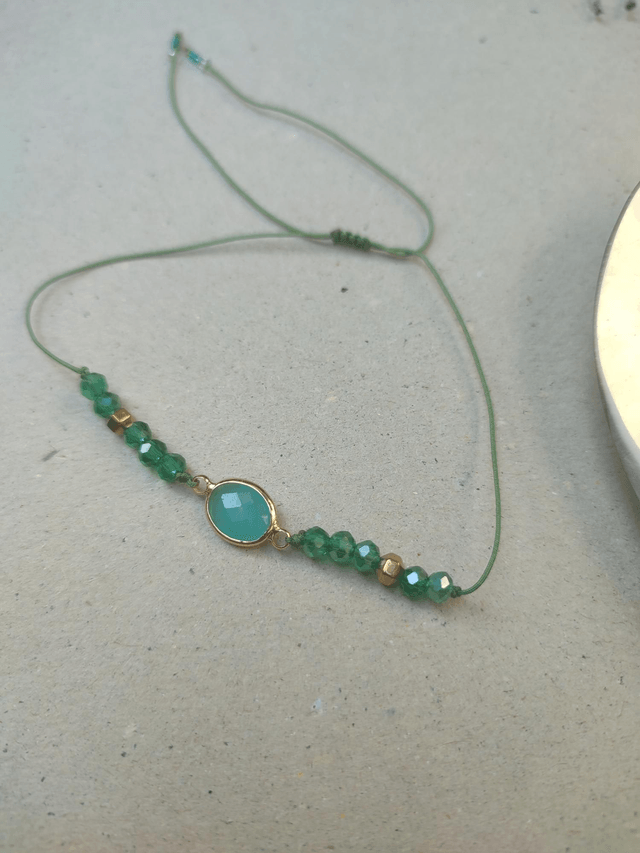 Z-Bracelet agate verte ( pierres naturelles)et hématite dorée, perles en verre facettées réglable 