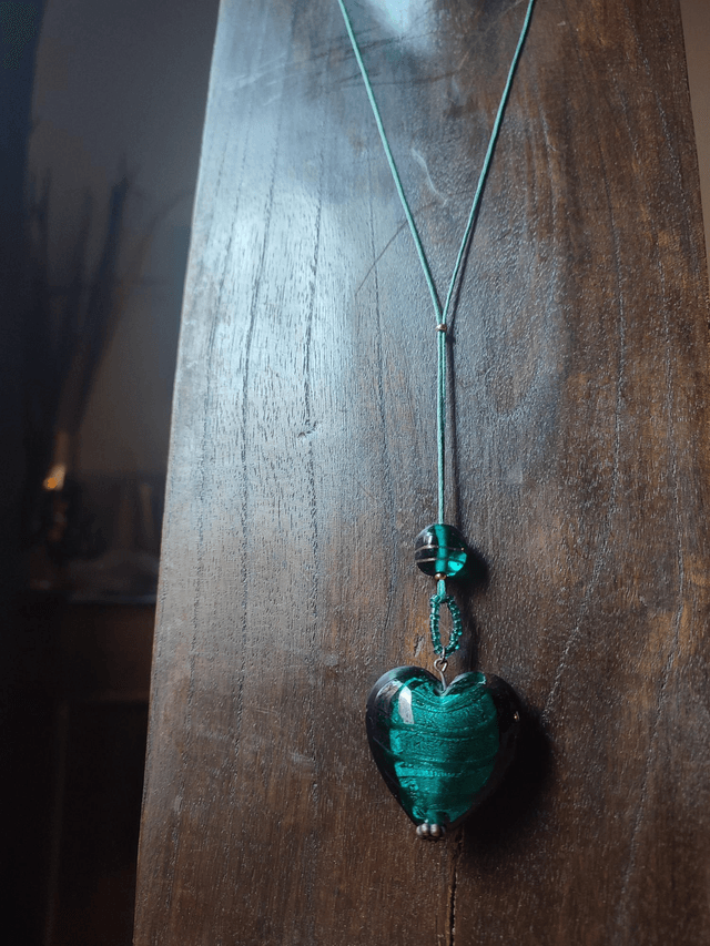 Z-Sautoir bleu paon coeur 💙,verre monté sur fil de coton 