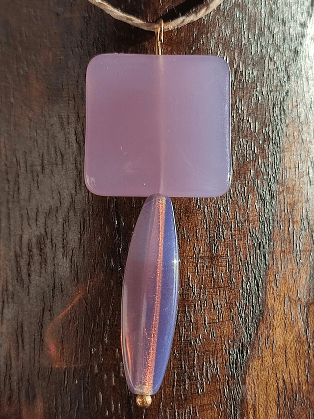 Collier violine en verre mat & transparent monté sur fil de lin avec chaîne d'extension en acier inoxydable doré 