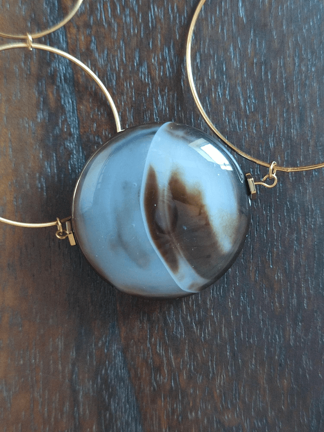Z- Sautoir perles en agate&verre Millefiori noir incrusté de petites fleurs, monté sur fil de lin réglable en pièce unique 