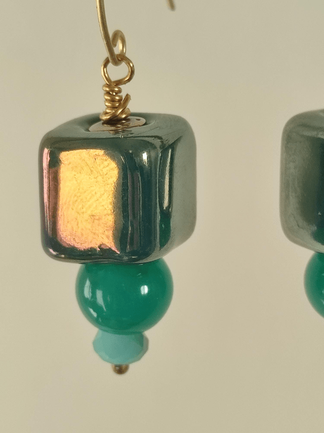 Boucles en céramique Bleu paon et perles de verre, sans nickel, pièce unique 