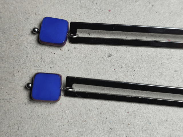 Z-Boucles d'oreilles longues " géométriques" carré en verre bleu et rectangle argenté, pièce unique -sans nickel 