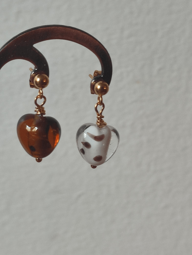 Z- Boucles d'oreilles coeur en verre marron et crème en acier inoxydable doré -sans nickel pièce unique 
