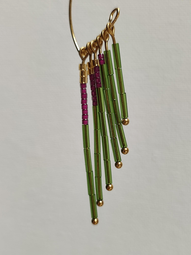 Boucles d'oreilles en perles de verre miyuki fushia,vert et or, acier inoxydable doré -sans nickel pièce unique 