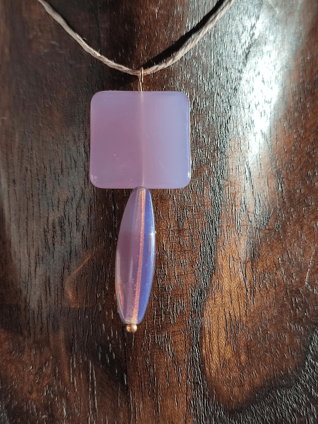Collier violine en verre mat & transparent monté sur fil de lin avec chaîne d'extension en acier inoxydable doré 