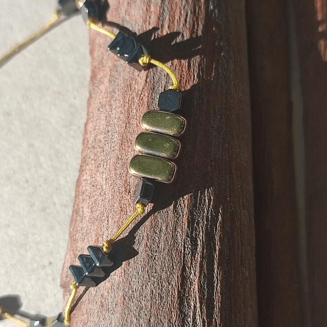 Hématite doré et noir ( pierres naturelles) réglable et résistant 