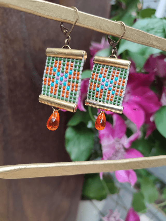 Z- Boucles d'oreilles " fleur "verre miyuki tissées main sur fil de lin avec goutte en verre orange - sans nickel - pièce unique 