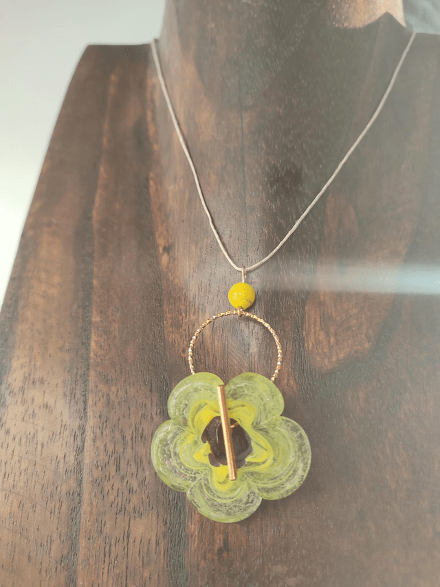 Z-Collier fleur jaune verre de Murano monté sur fil de lin réglable avec chaîne d'extension 
