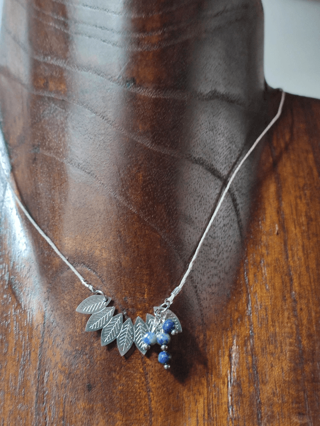 Collier feuille en argent et perles en lapis lazuli monté sur fil de lin avec chaîne d'extension, pièce unique 
