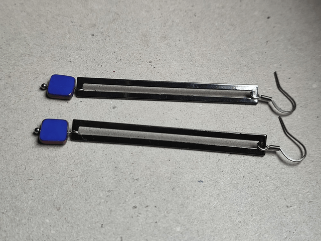 Z-Boucles d'oreilles longues " géométriques" carré en verre bleu et rectangle argenté, pièce unique -sans nickel 