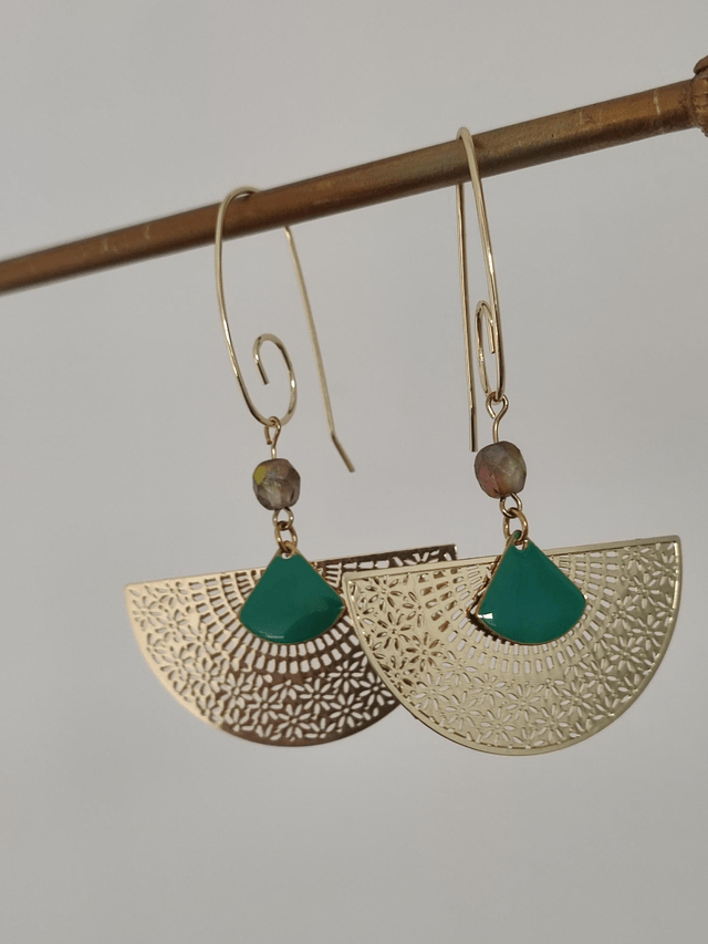 Z-Boucles d'oreilles longues email vert, perles en verre aux reflets mordorés éventail en acier inoxydable doré -sans nickel 