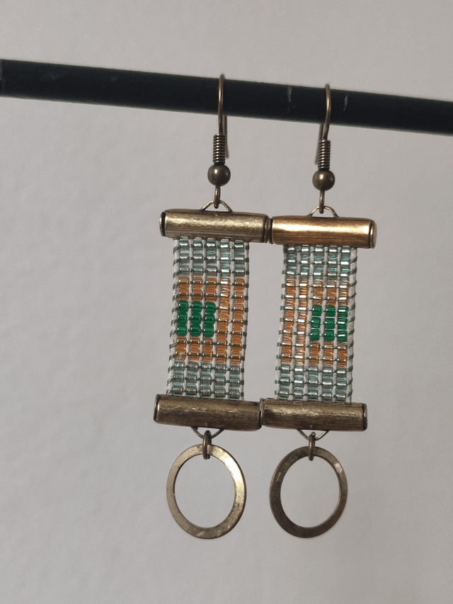 Boucles d'oreilles tissées main en perles de verre miyuki sur lin,vert et or, -sans nickel,pièce unique 