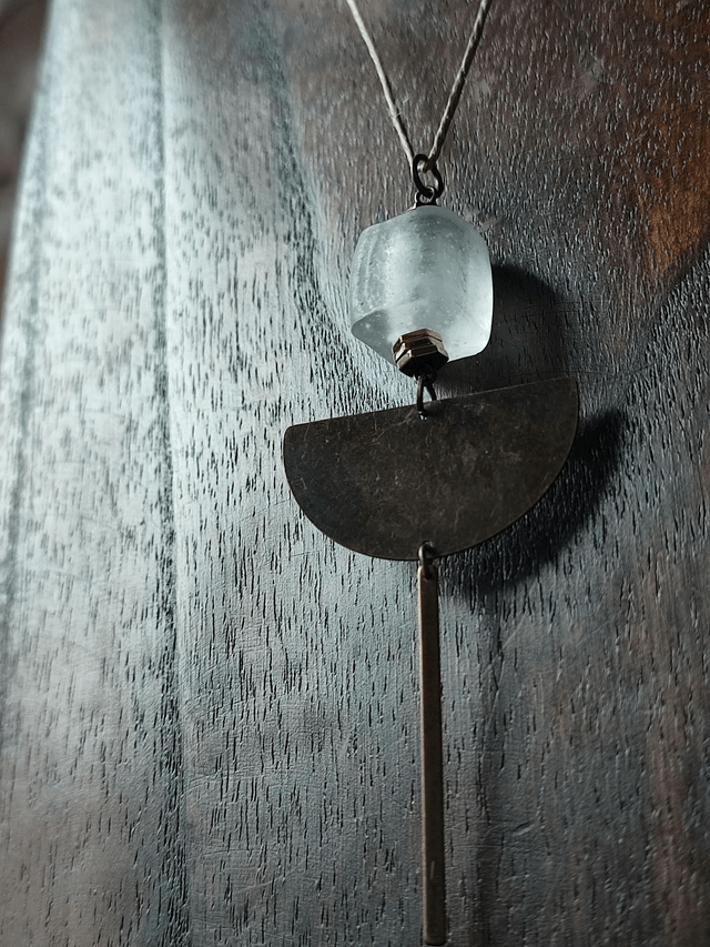 Collier carré en verre transparent et bronze monté sur fil de lin avec chaîne d'extension 