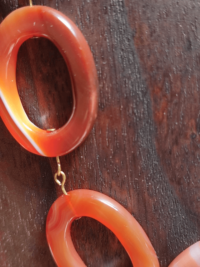 Collier en agate orange aux jolis reflets ( pierres naturelles) monté sur fil de lin réglable avec chaîne d'extension, pièce unique 