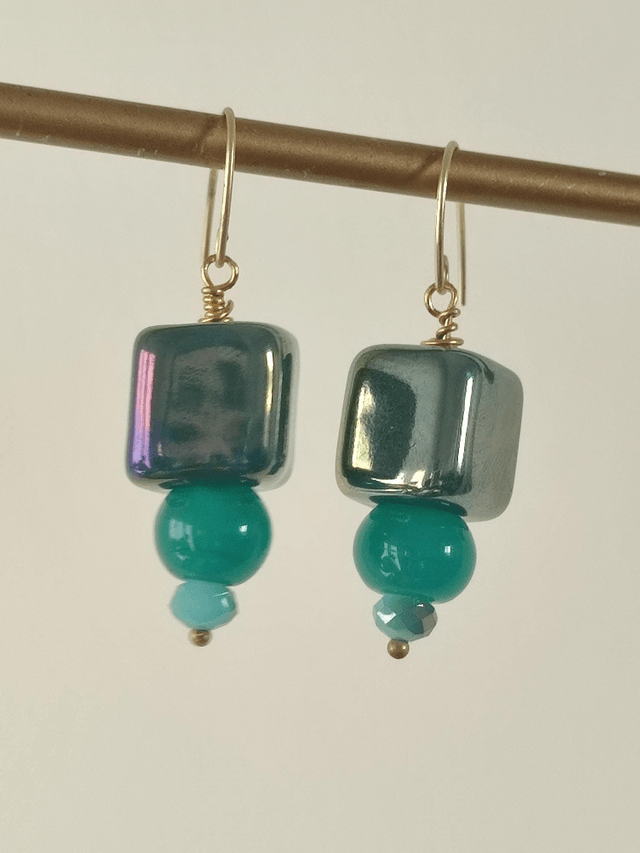 Boucles en céramique Bleu paon et perles de verre, sans nickel, pièce unique 