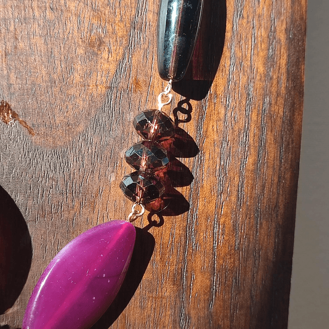 Fleur dorée, agate & verre violine monté sur fil de lin réglable, pièce unique 