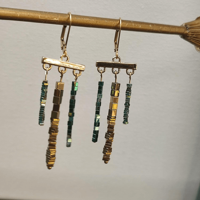 "Asymétrie" boucles en hématites bleu/vert/or pierre naturelle en acier inoxydable doré -sans nickel, pièce unique 